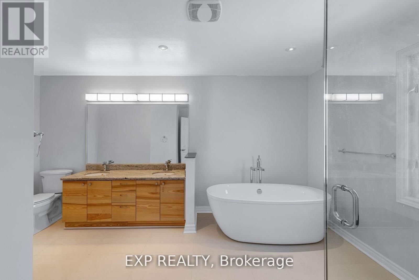 75 SOMERSET CRESCENT Image 32