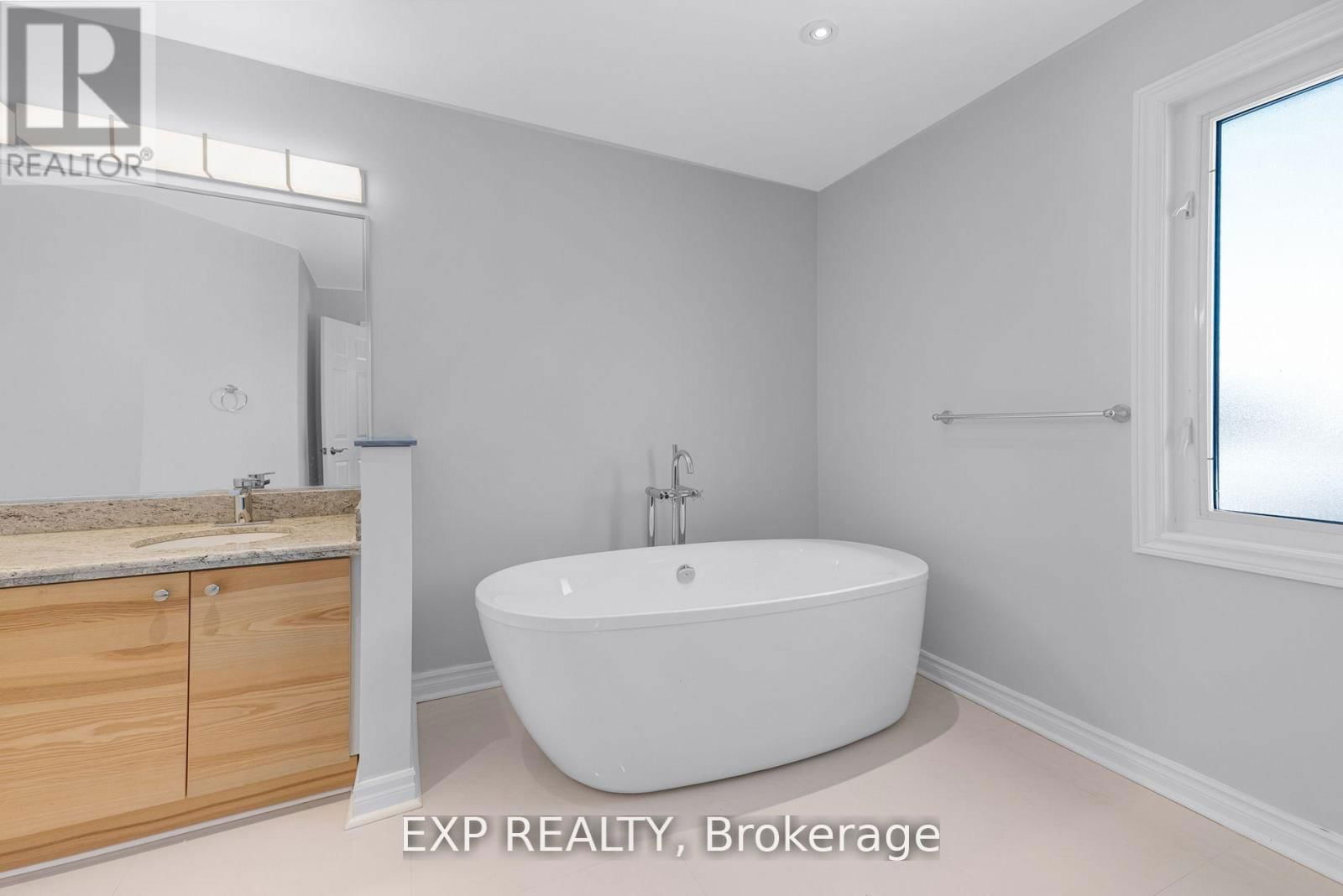 75 SOMERSET CRESCENT Image 33