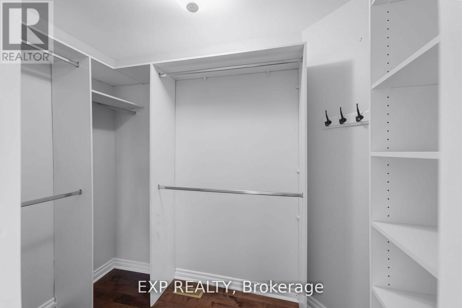 75 SOMERSET CRESCENT Image 35