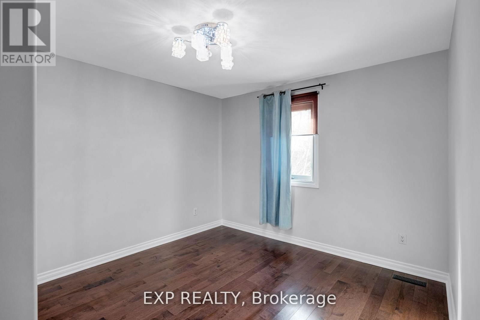 75 SOMERSET CRESCENT Image 37