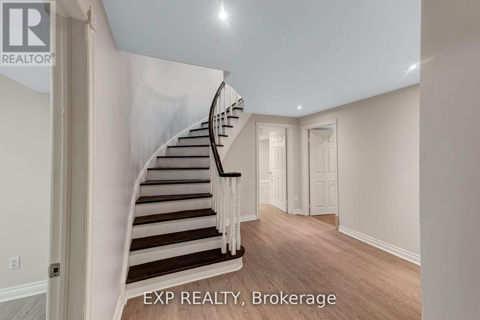75 SOMERSET CRESCENT Image 41