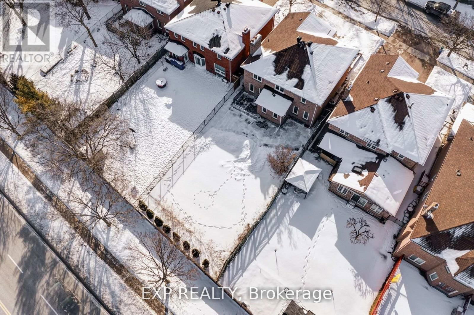 75 SOMERSET CRESCENT Image 46