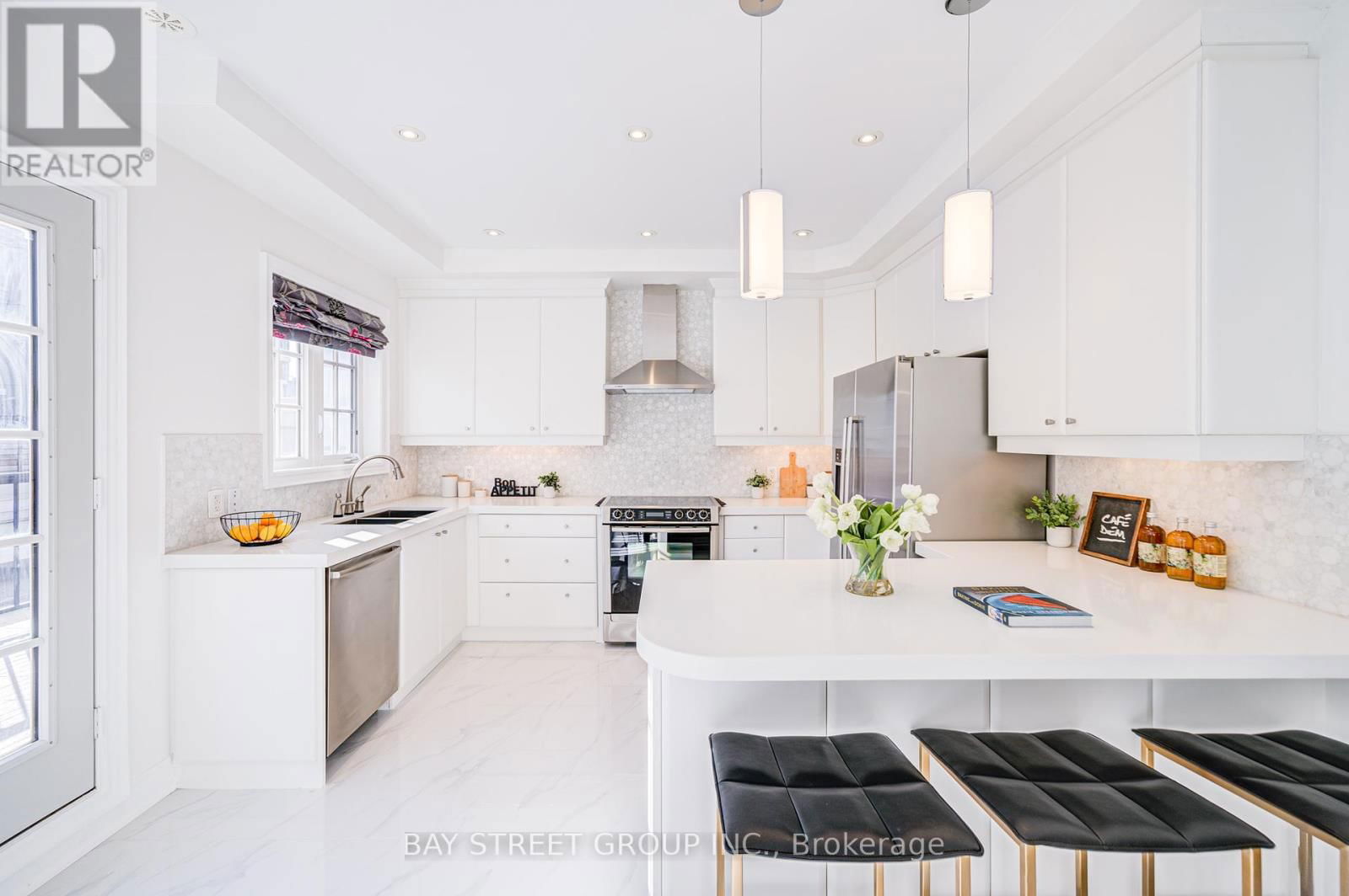 27 ROUGE VALLEY DRIVE WEST Image 18