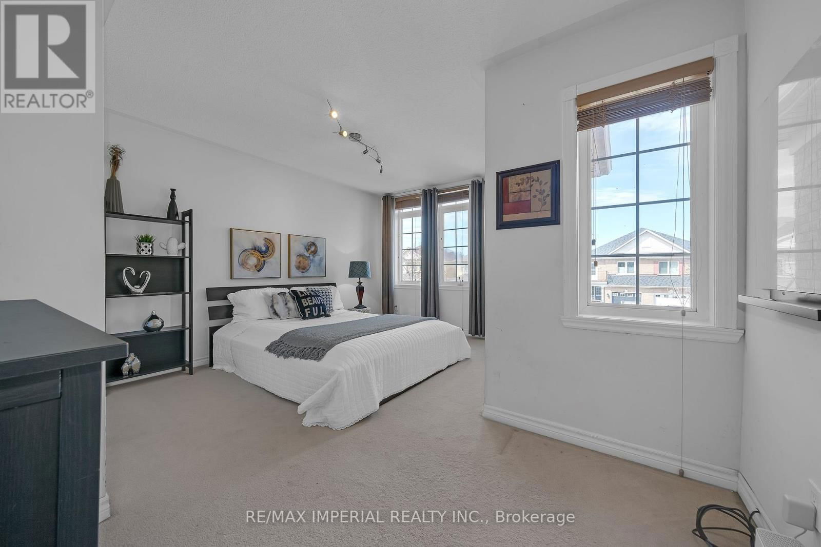 33 DEL FRANCESCO WAY Image 25