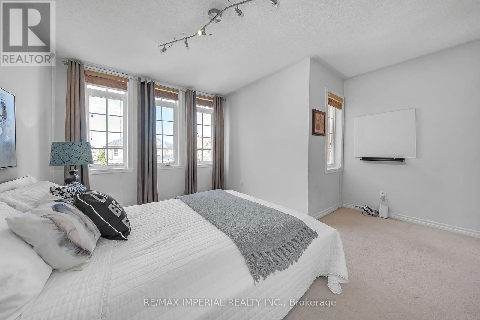 33 DEL FRANCESCO WAY Image 27