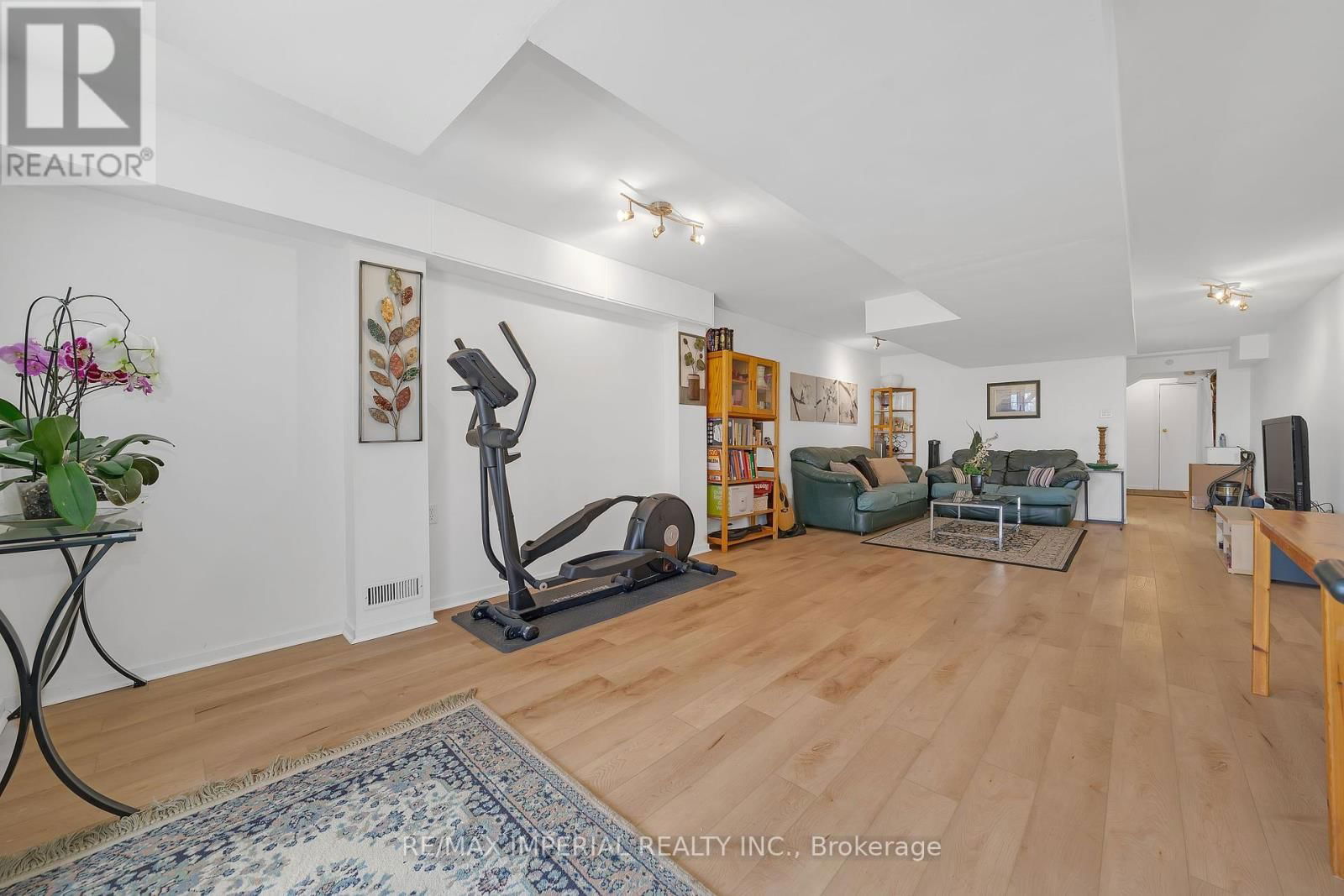 33 DEL FRANCESCO WAY Image 34