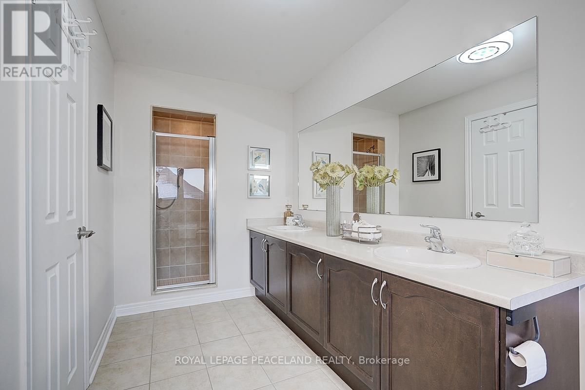 4 COLLIN COURT Image 33