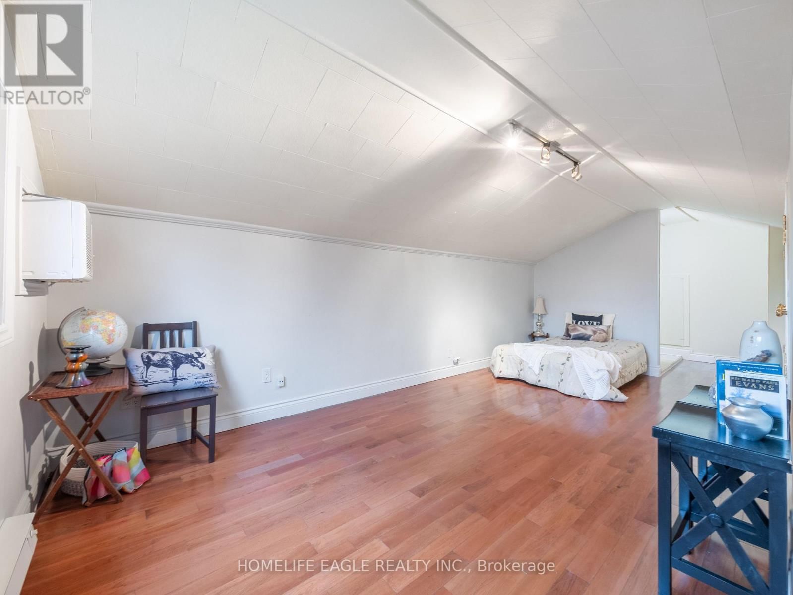 4 HUGHES STREET Image 21