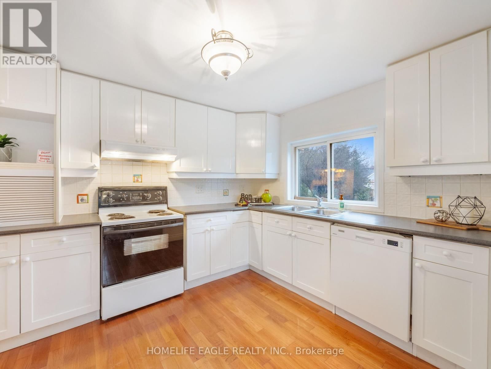 4 HUGHES STREET Image 8