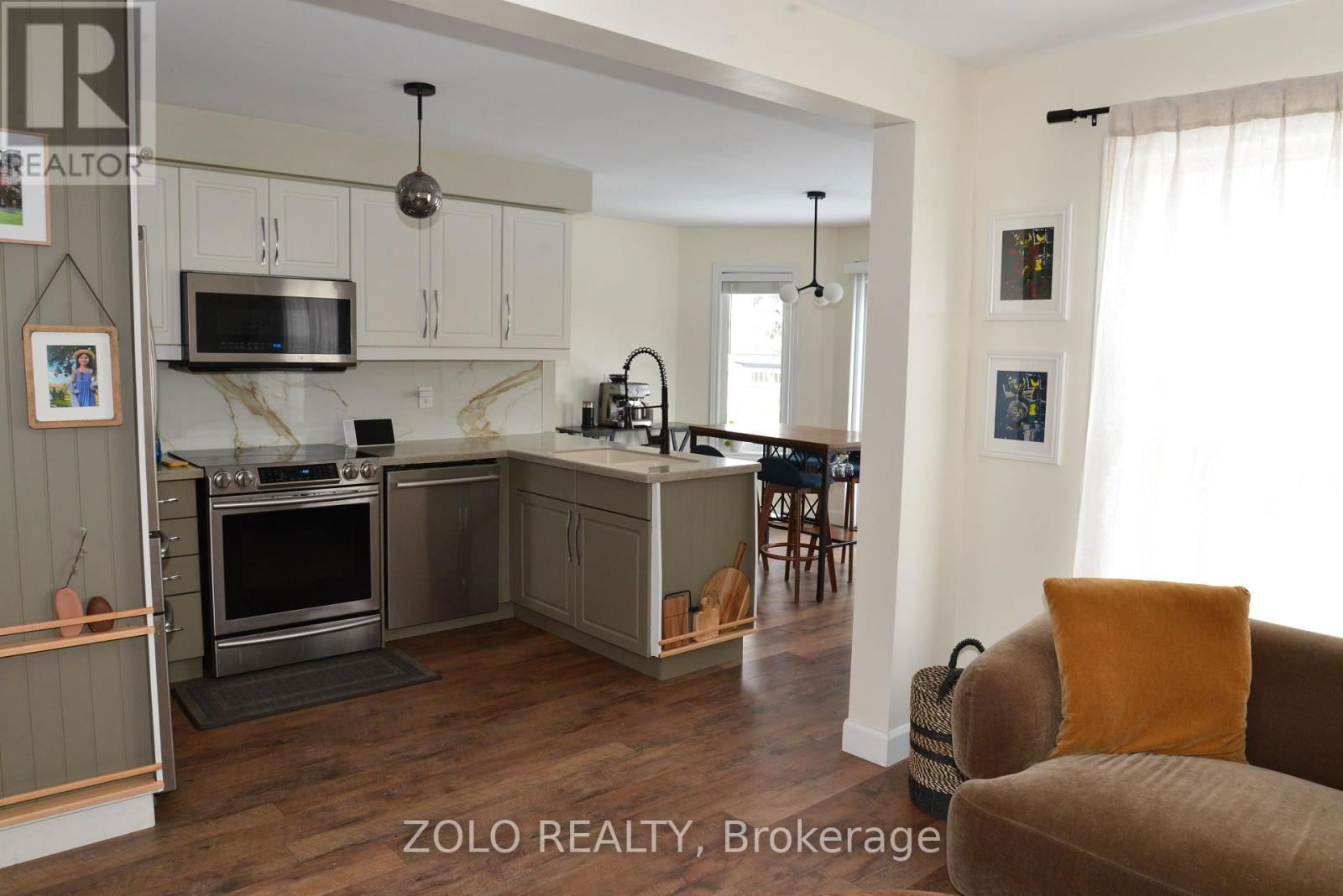 Upper - 32 AMBERVIEW DRIVE Image 6