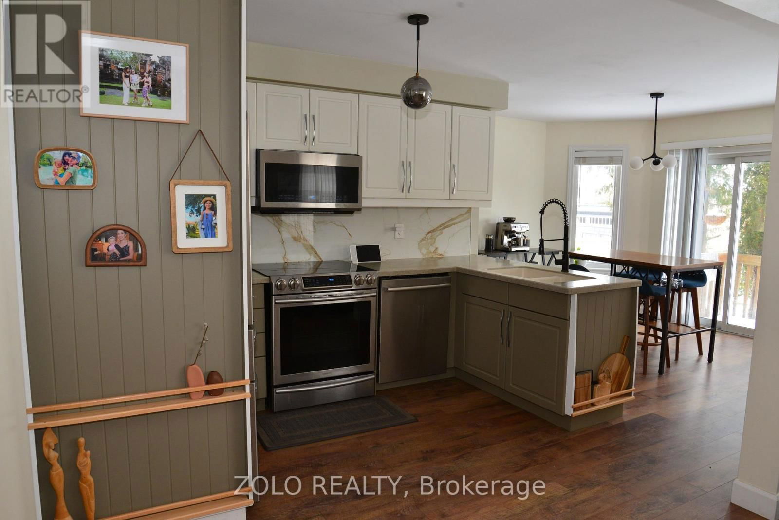 Upper - 32 AMBERVIEW DRIVE Image 8