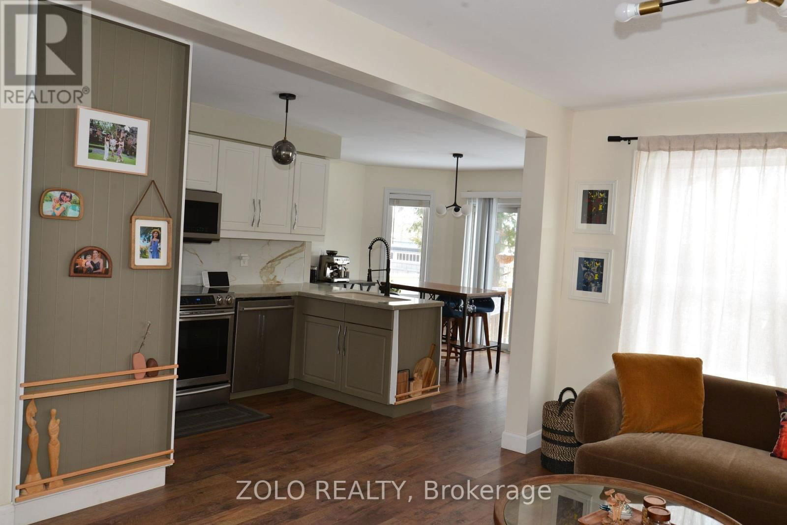 Upper - 32 AMBERVIEW DRIVE Image 9