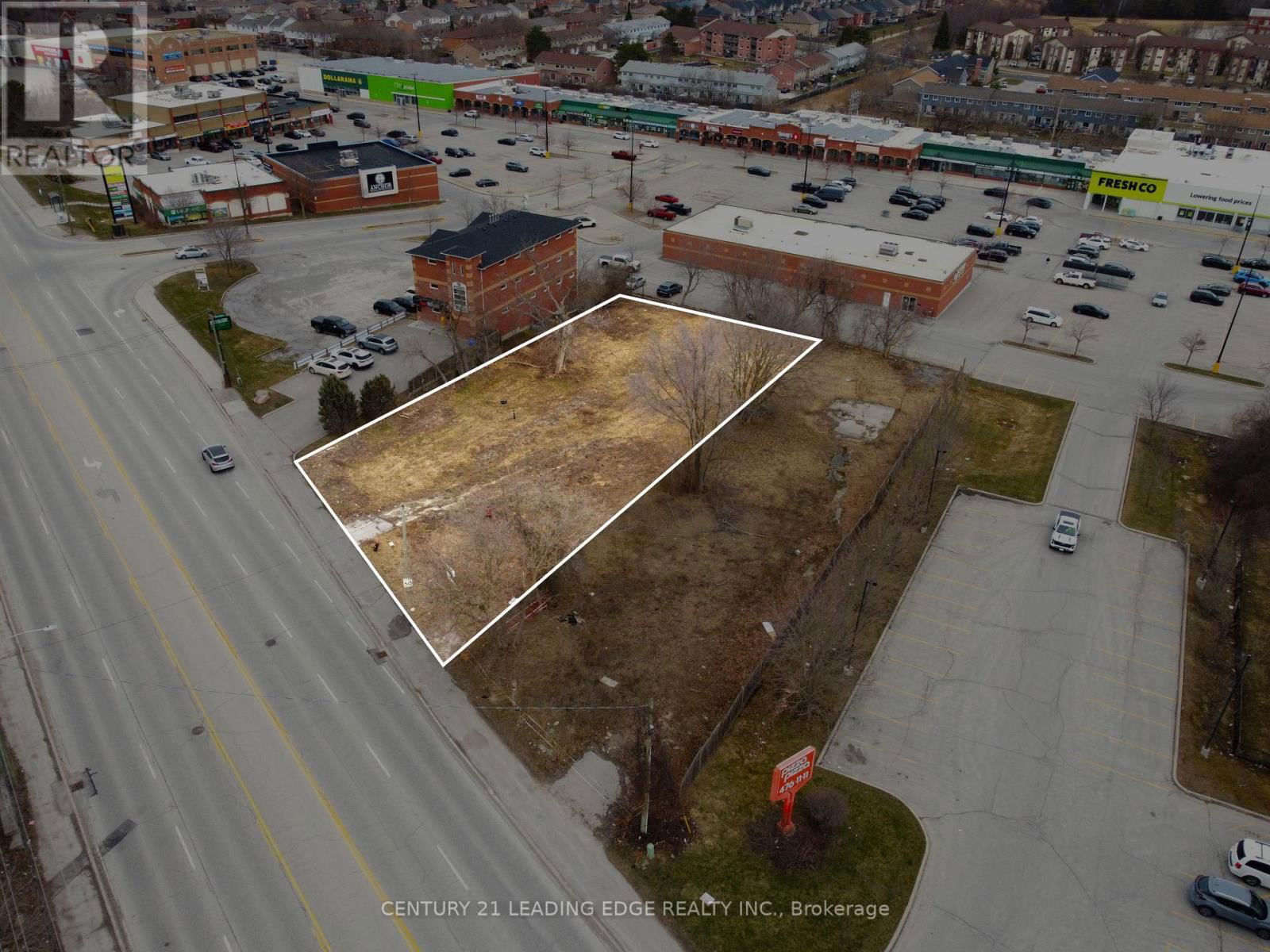 451 THE QUEENSWAY SOUTH Image 3
