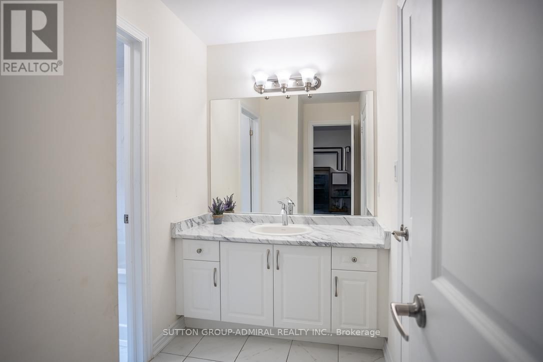 2207 LOZENBY STREET Image 23