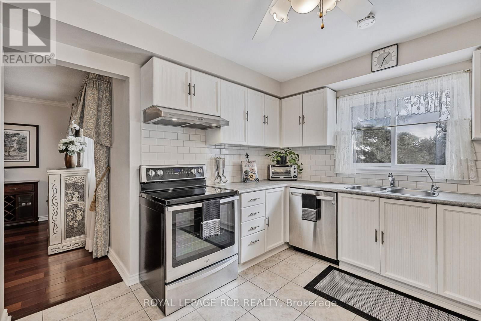 6 MARJORIE DRIVE Image 12