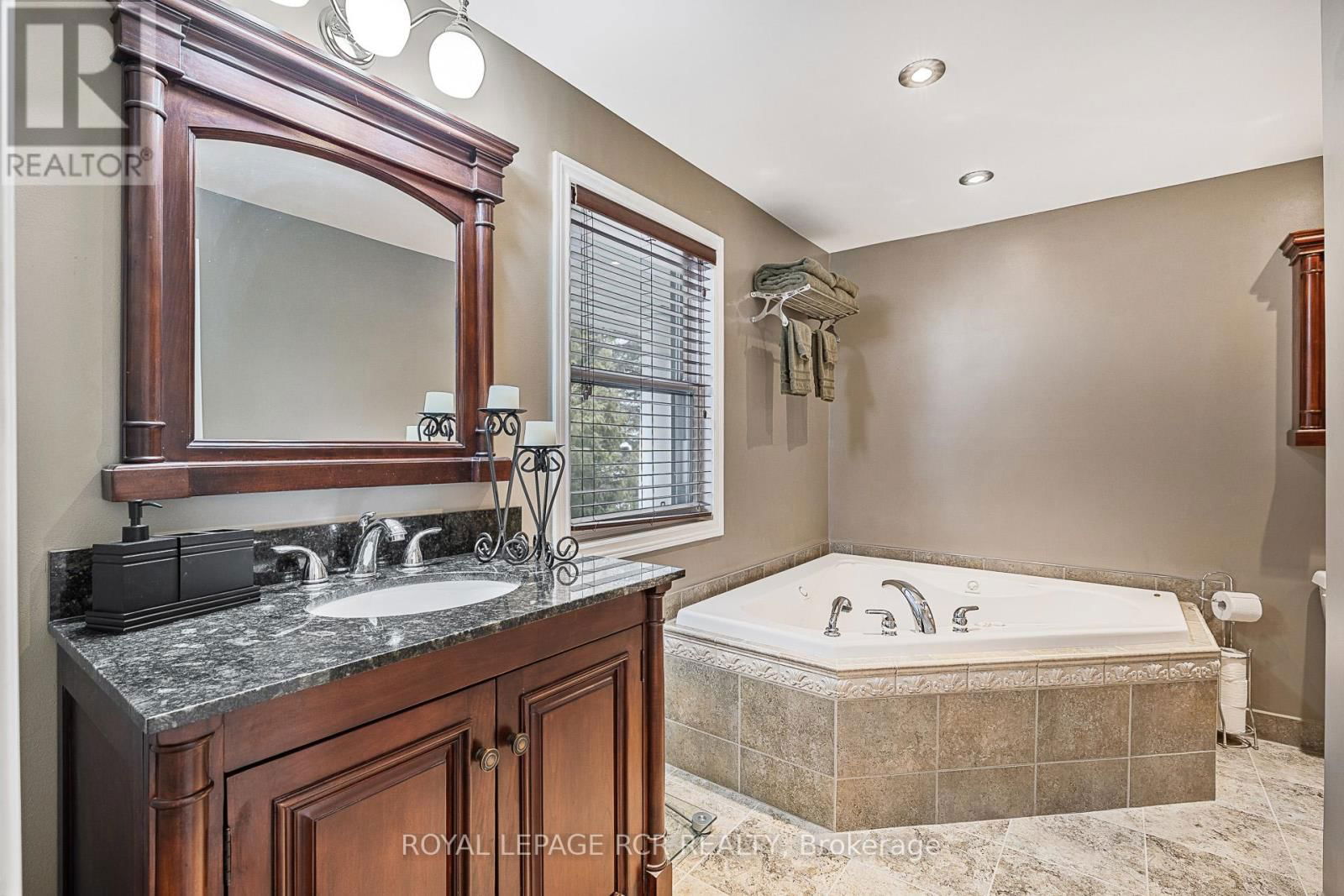 6 MARJORIE DRIVE Image 19
