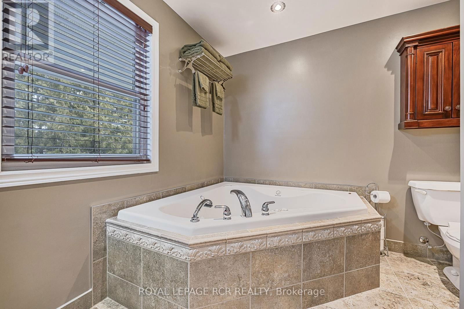 6 MARJORIE DRIVE Image 20