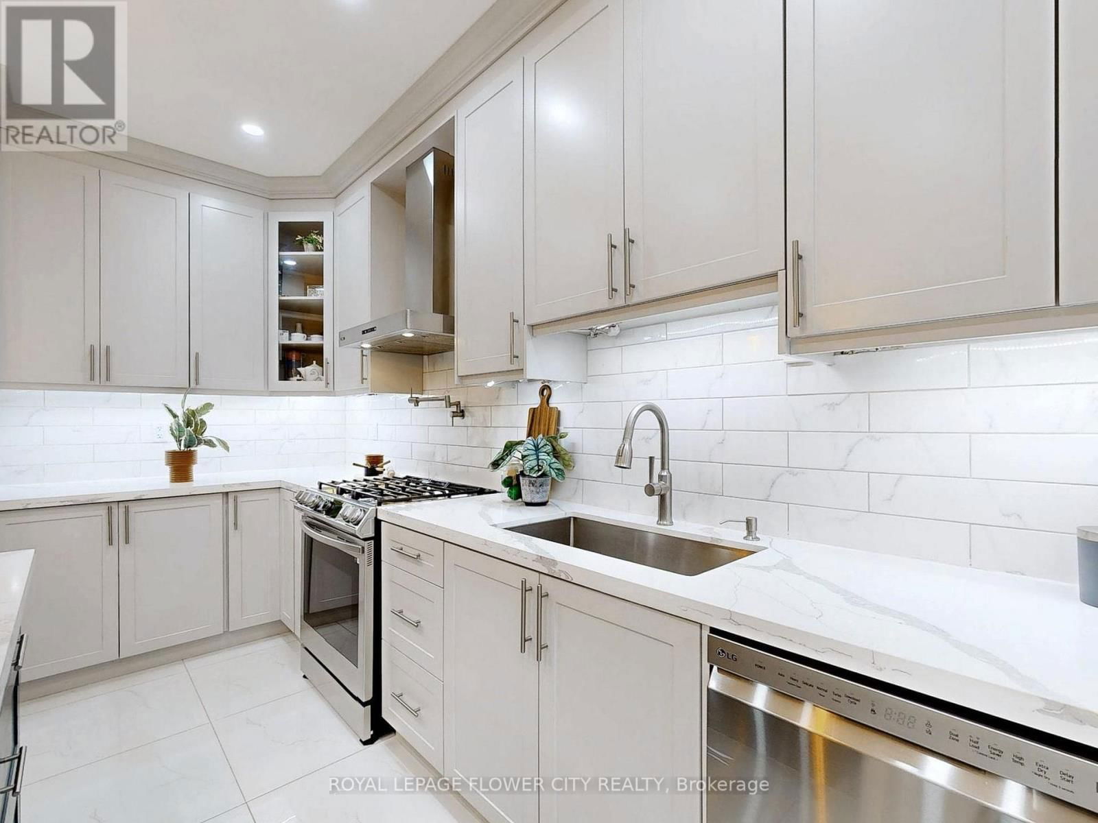 565 FOXCROFT BOULEVARD Image 13