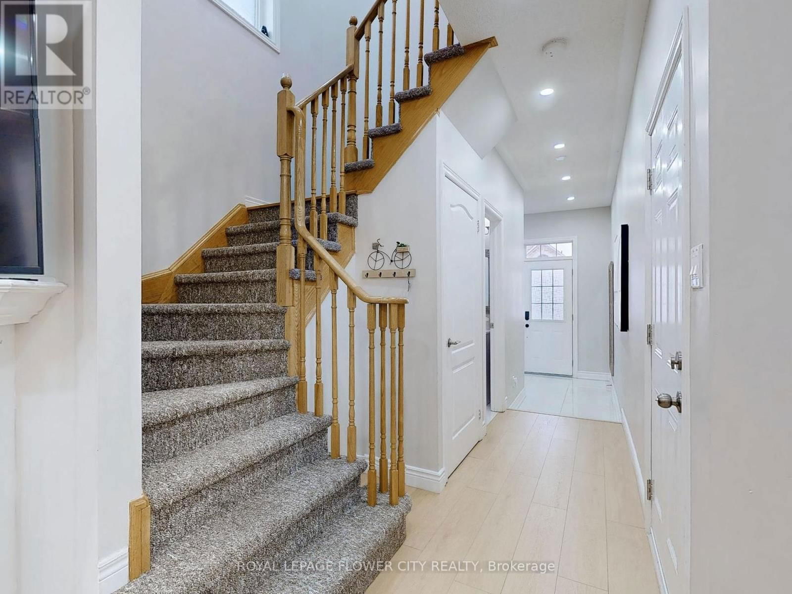 565 FOXCROFT BOULEVARD Image 19