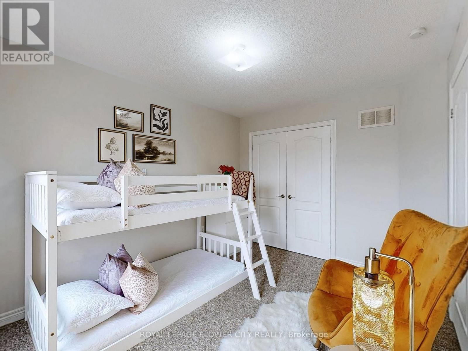 565 FOXCROFT BOULEVARD Image 32