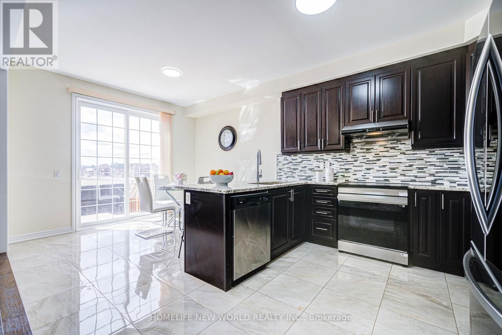 88 ROTH STREET Image 18