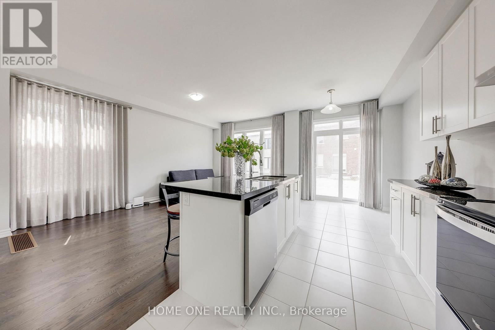 32 JESSICA ANTONELLA STREET Image 16