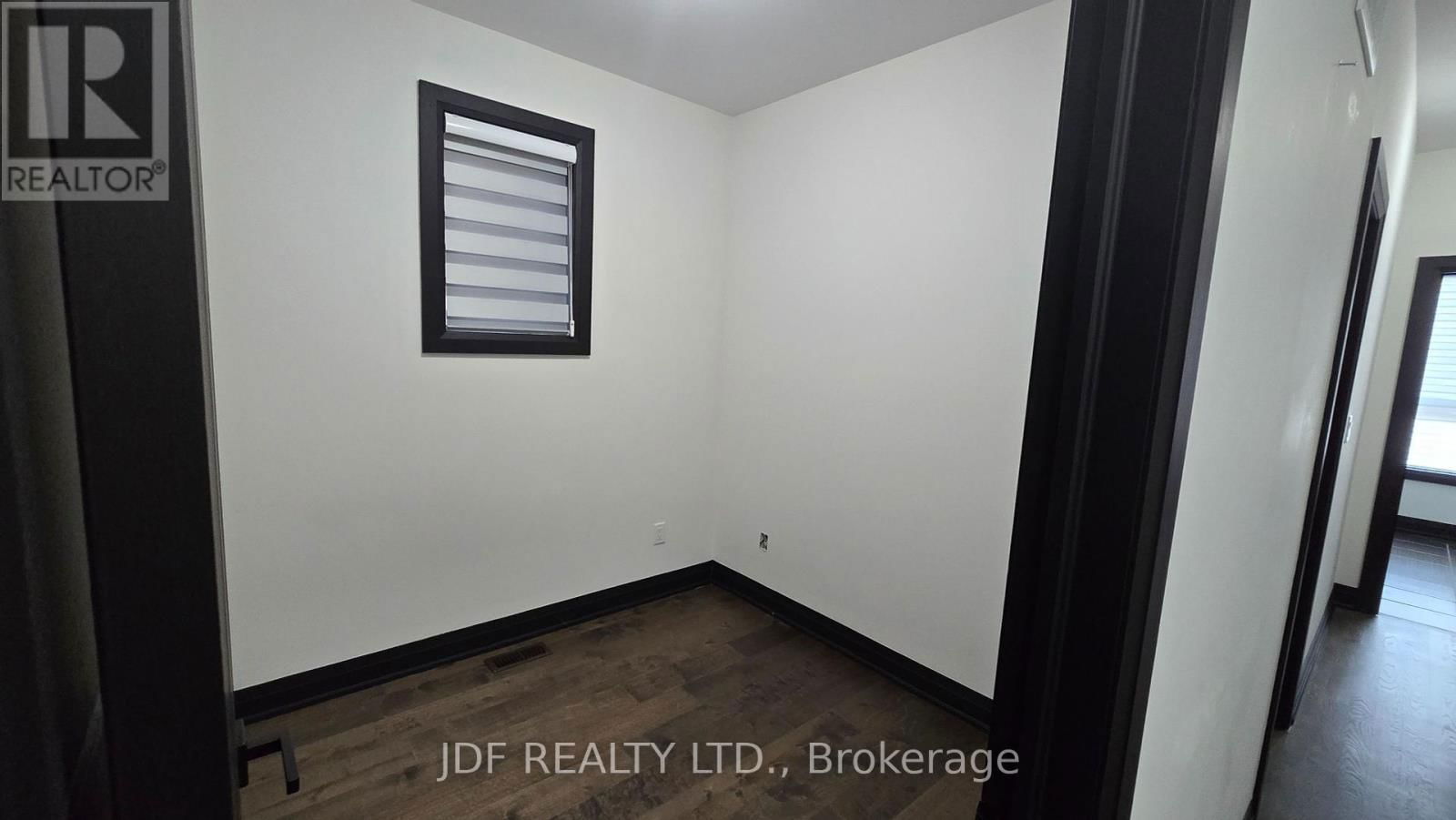 49 GRIDIRON GATE Image 17