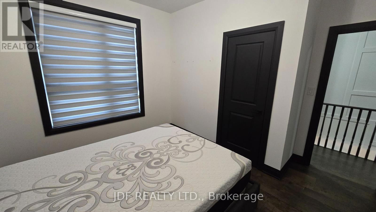 49 GRIDIRON GATE Image 19
