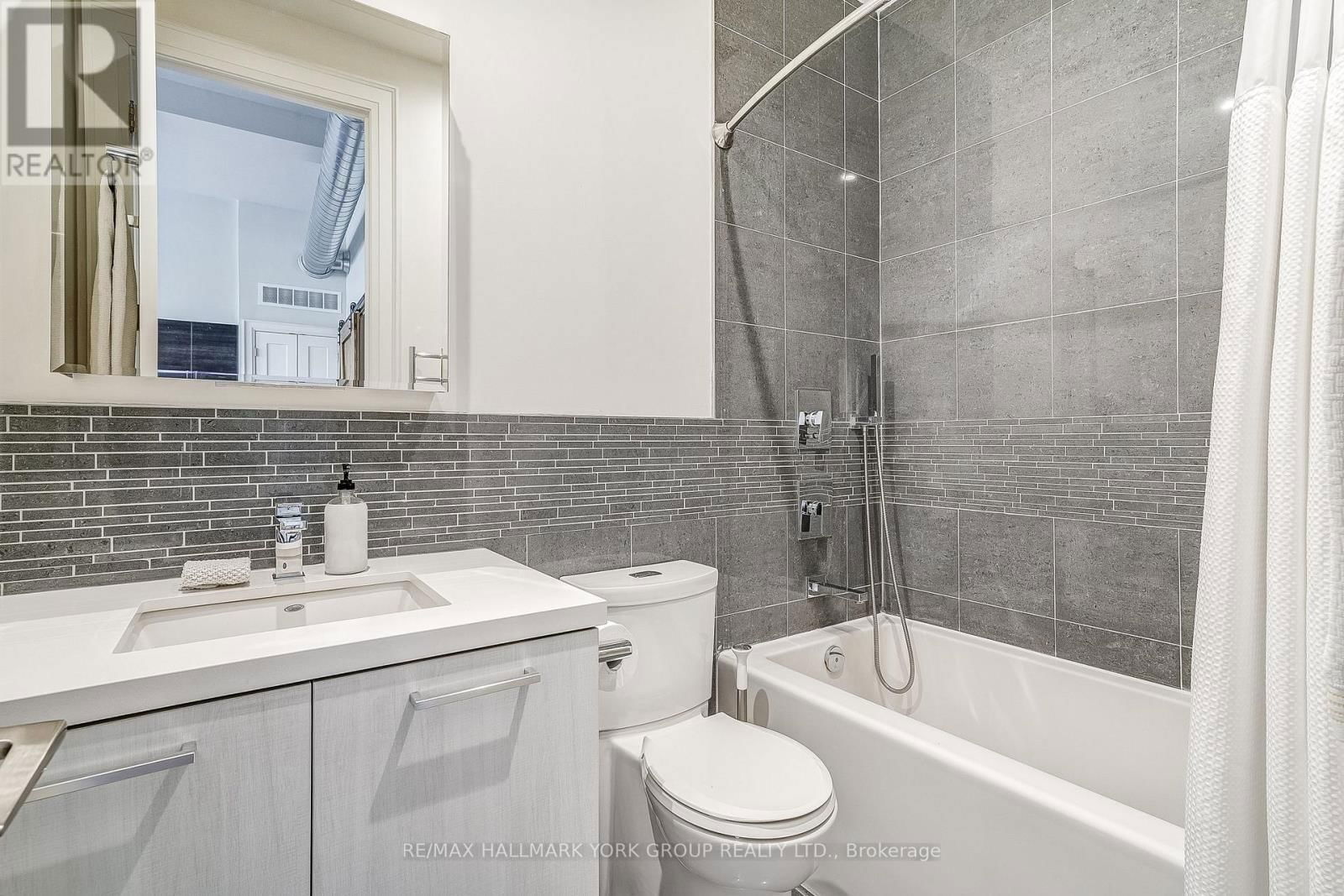 201 - 64 WELLS STREET Image 16
