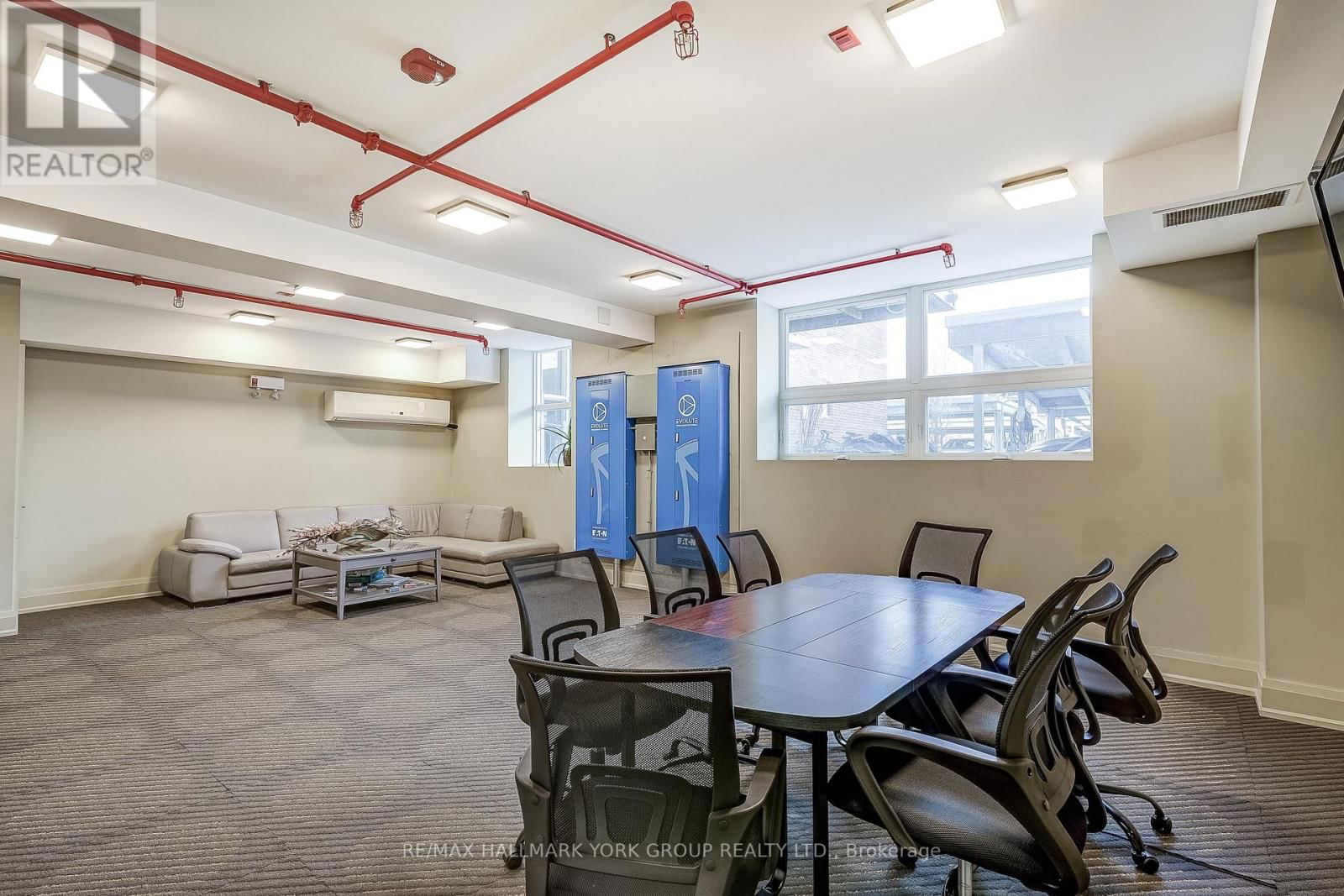 201 - 64 WELLS STREET Image 23