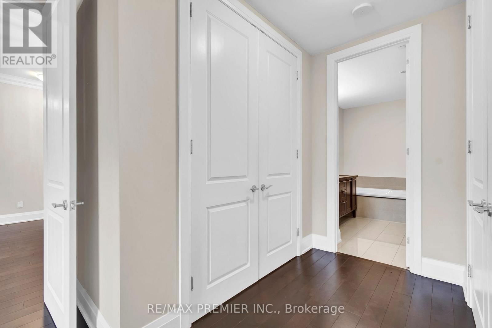 402 - 9909 PINE VALLEY DRIVE Image 21