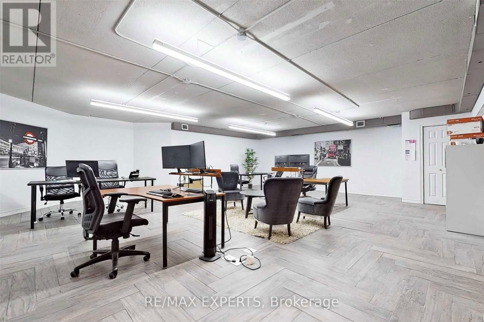 30 WERTHEIM COURT Image 32