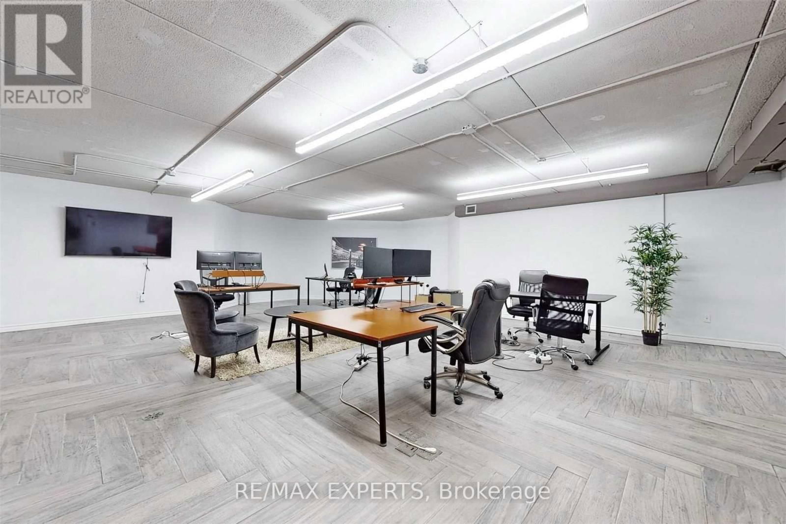 30 WERTHEIM COURT Image 33