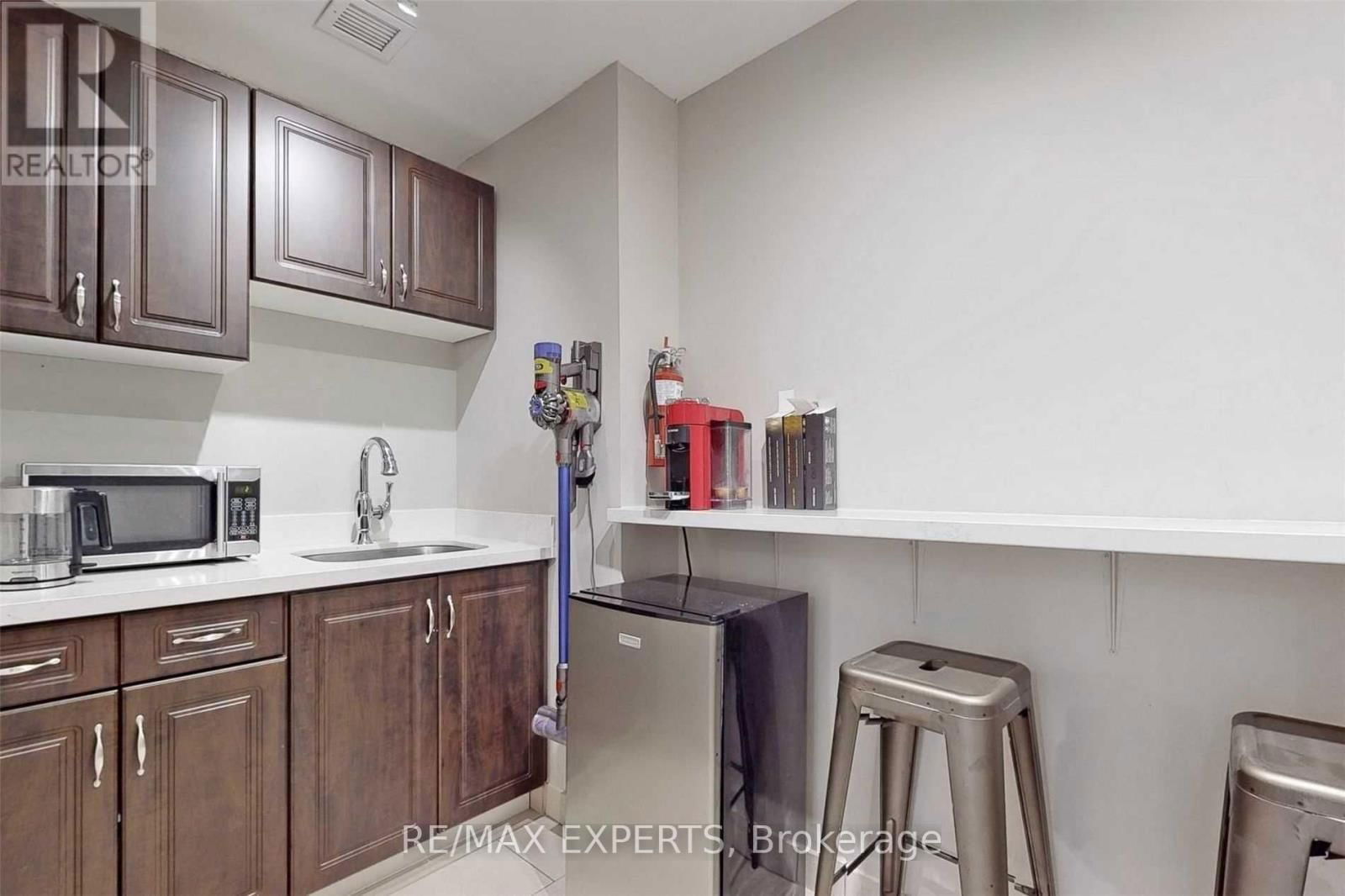 30 WERTHEIM COURT Image 17