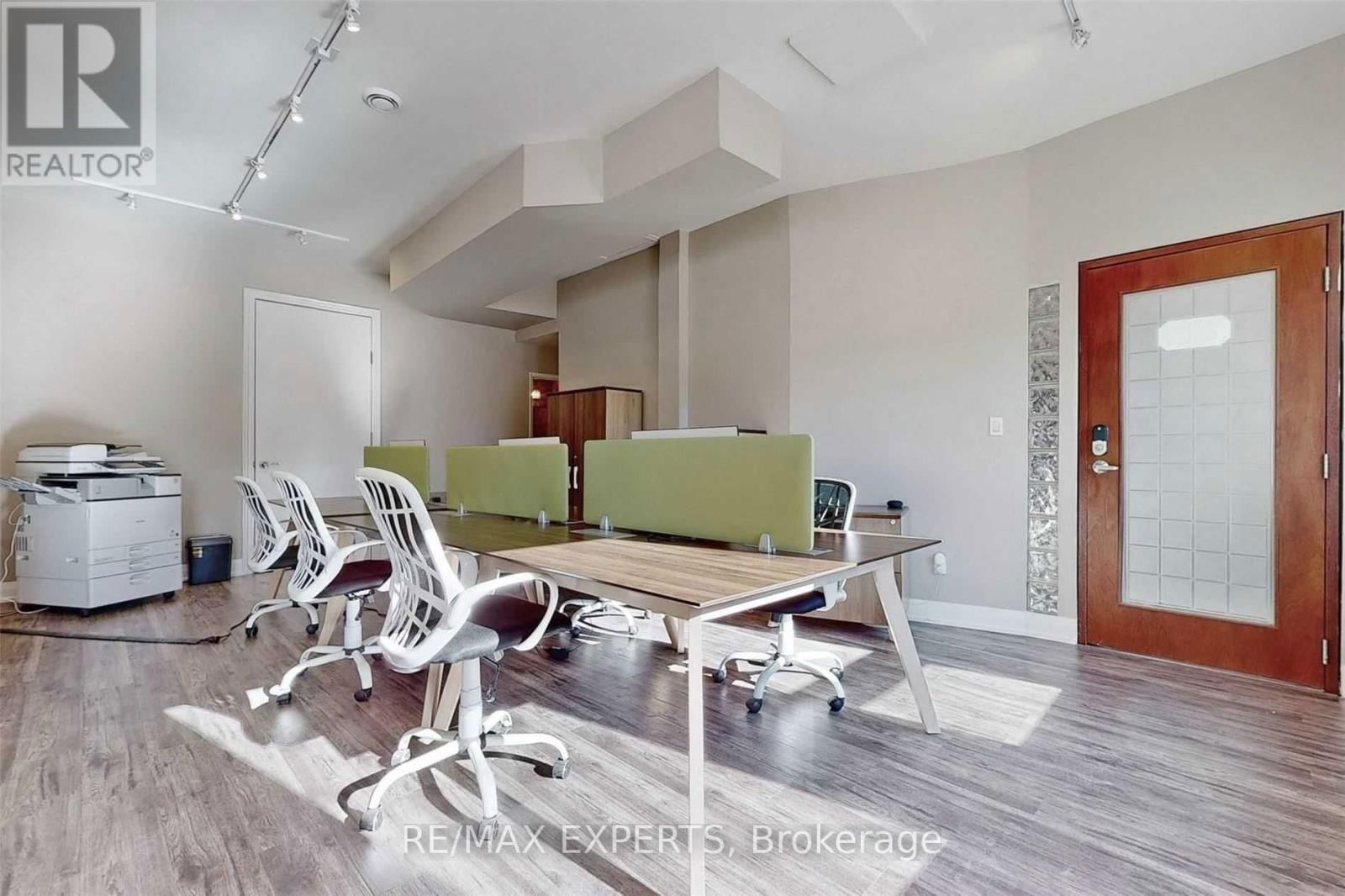 30 WERTHEIM COURT Image 5