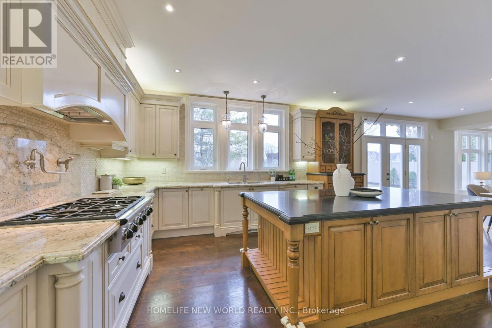 33 EVITA COURT Image 15
