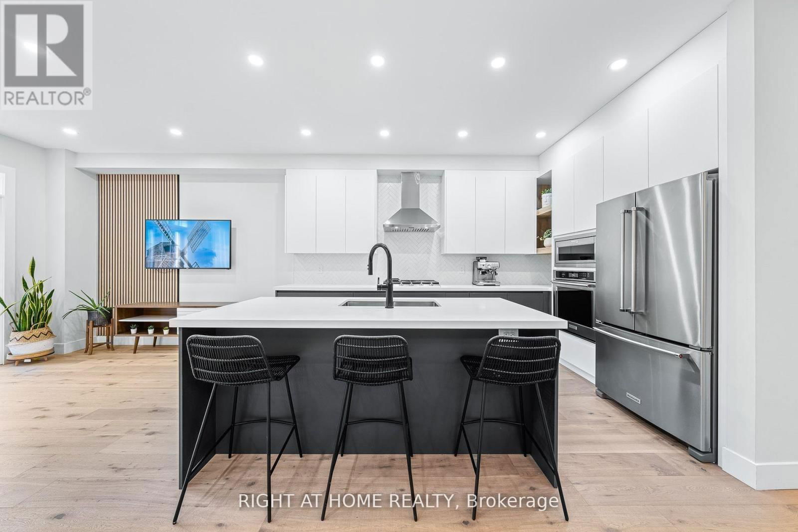 13 - 8777 DUFFERIN STREET Image 11