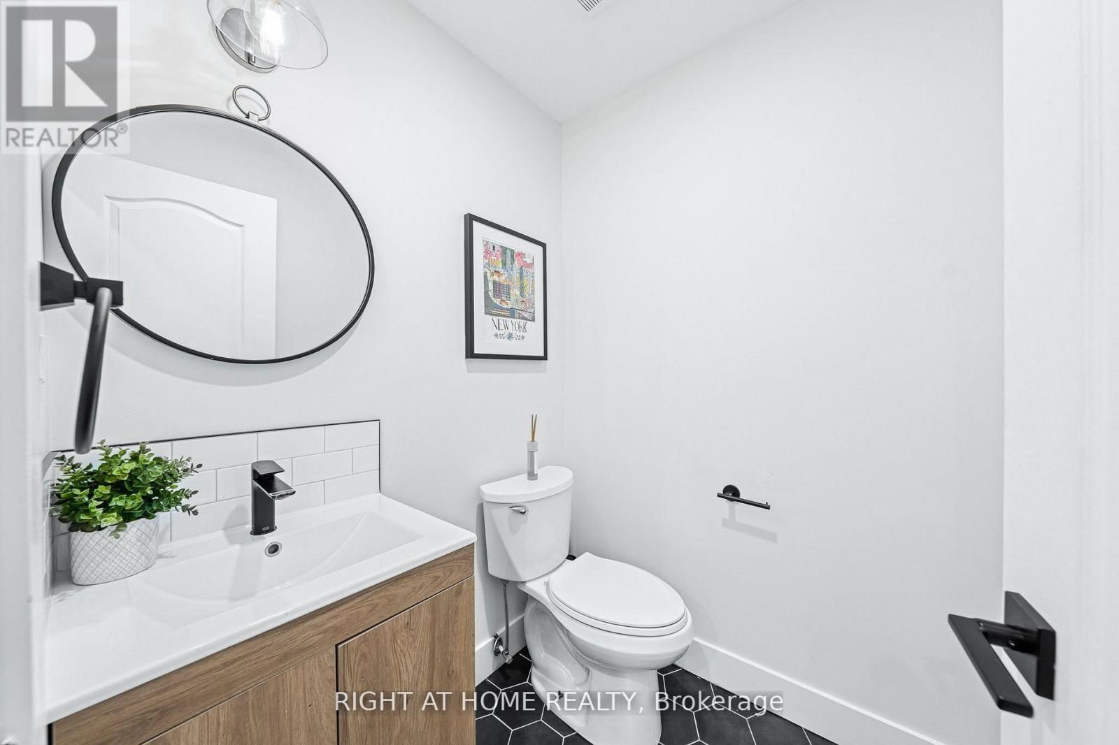 13 - 8777 DUFFERIN STREET Image 16