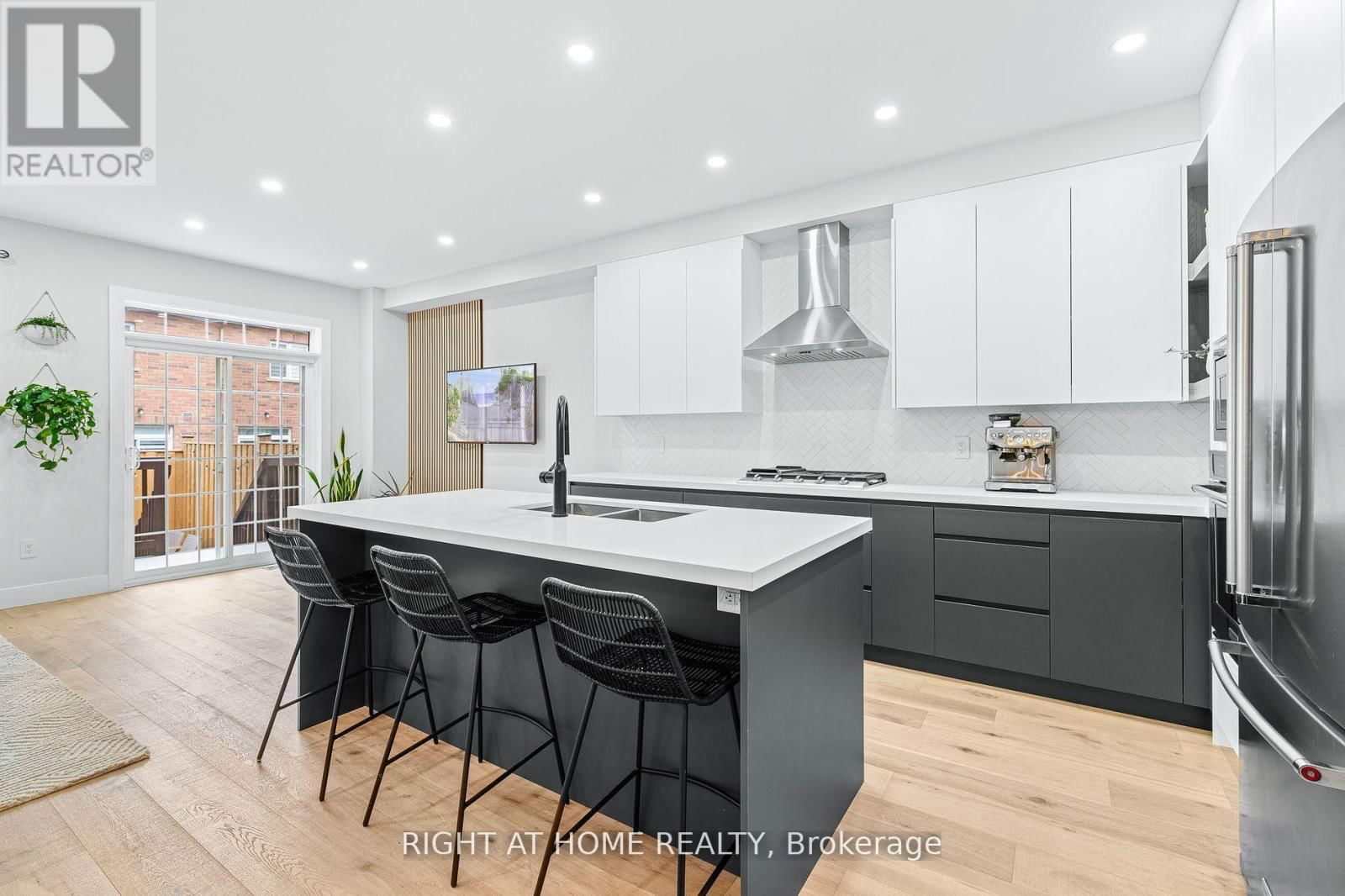 13 - 8777 DUFFERIN STREET Image 9