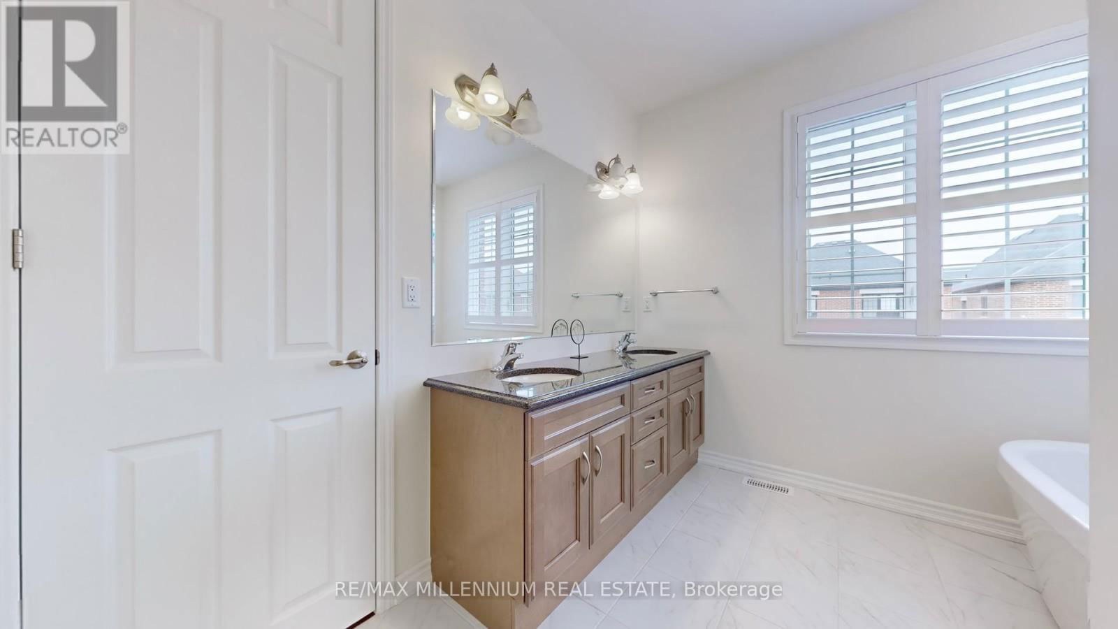 139 PIERRE BERTON BOULEVARD Image 25