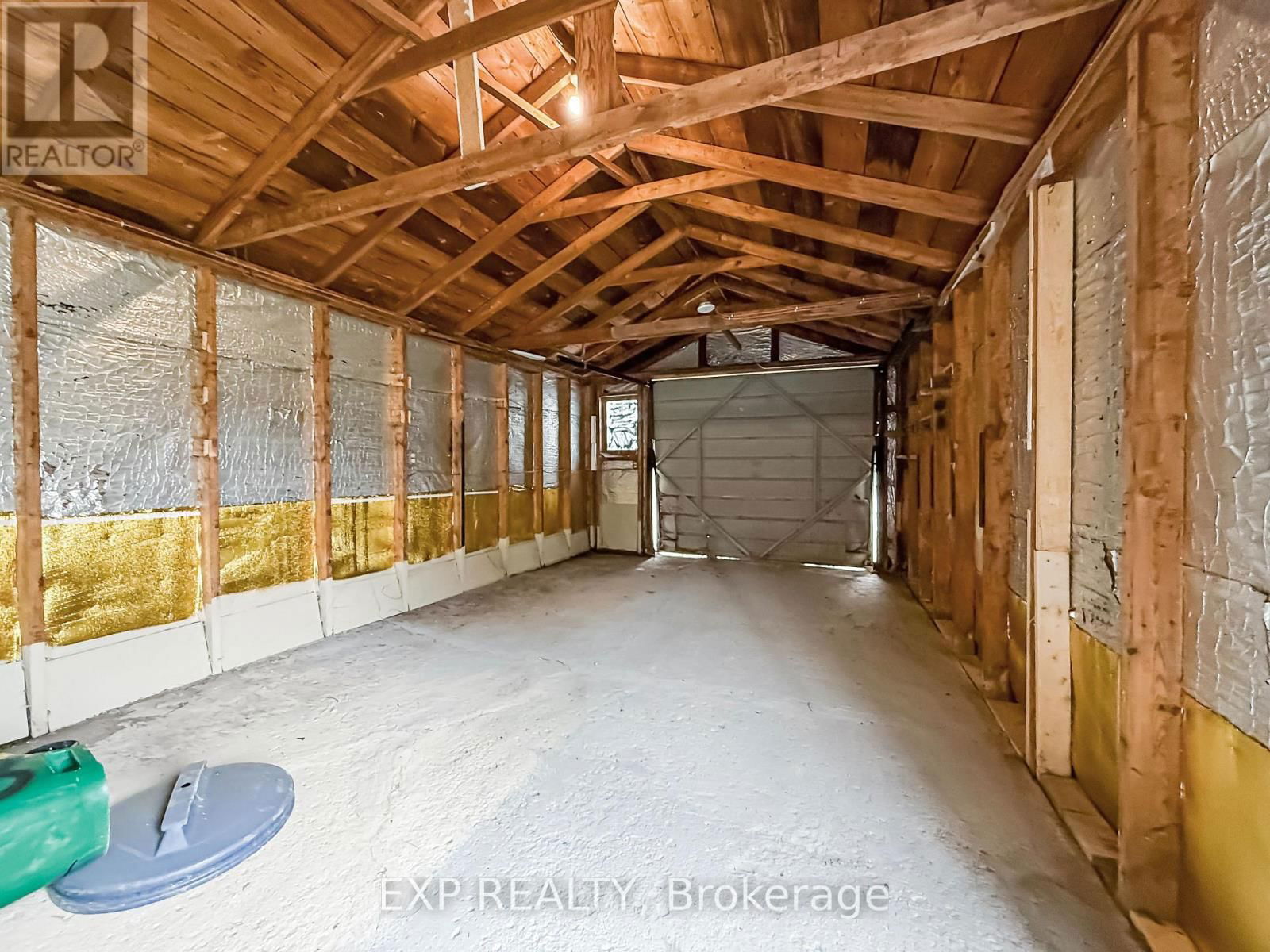 Upper - 283 MAIN STREET NORTH Image 29