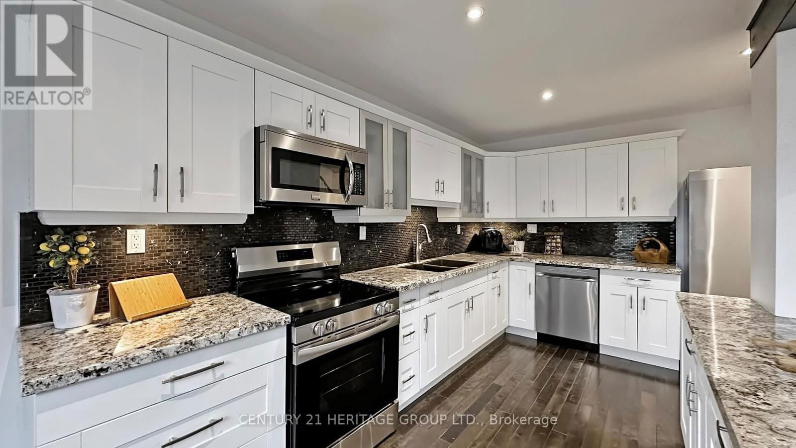 33 BRAMBLE WAY Image 17