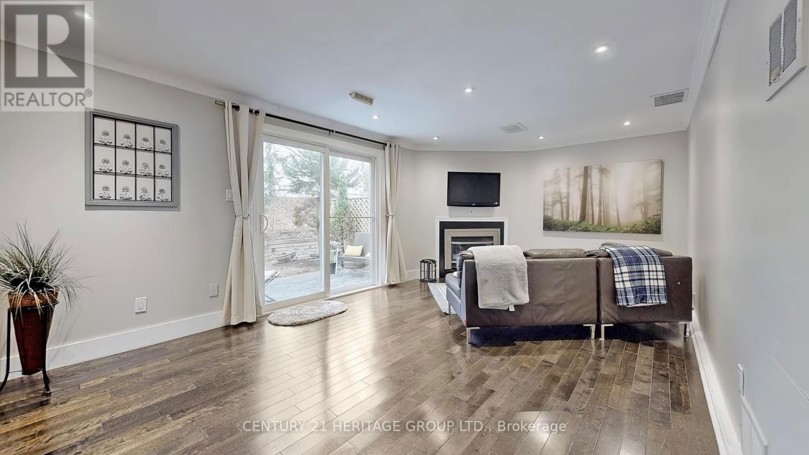 33 BRAMBLE WAY Image 38