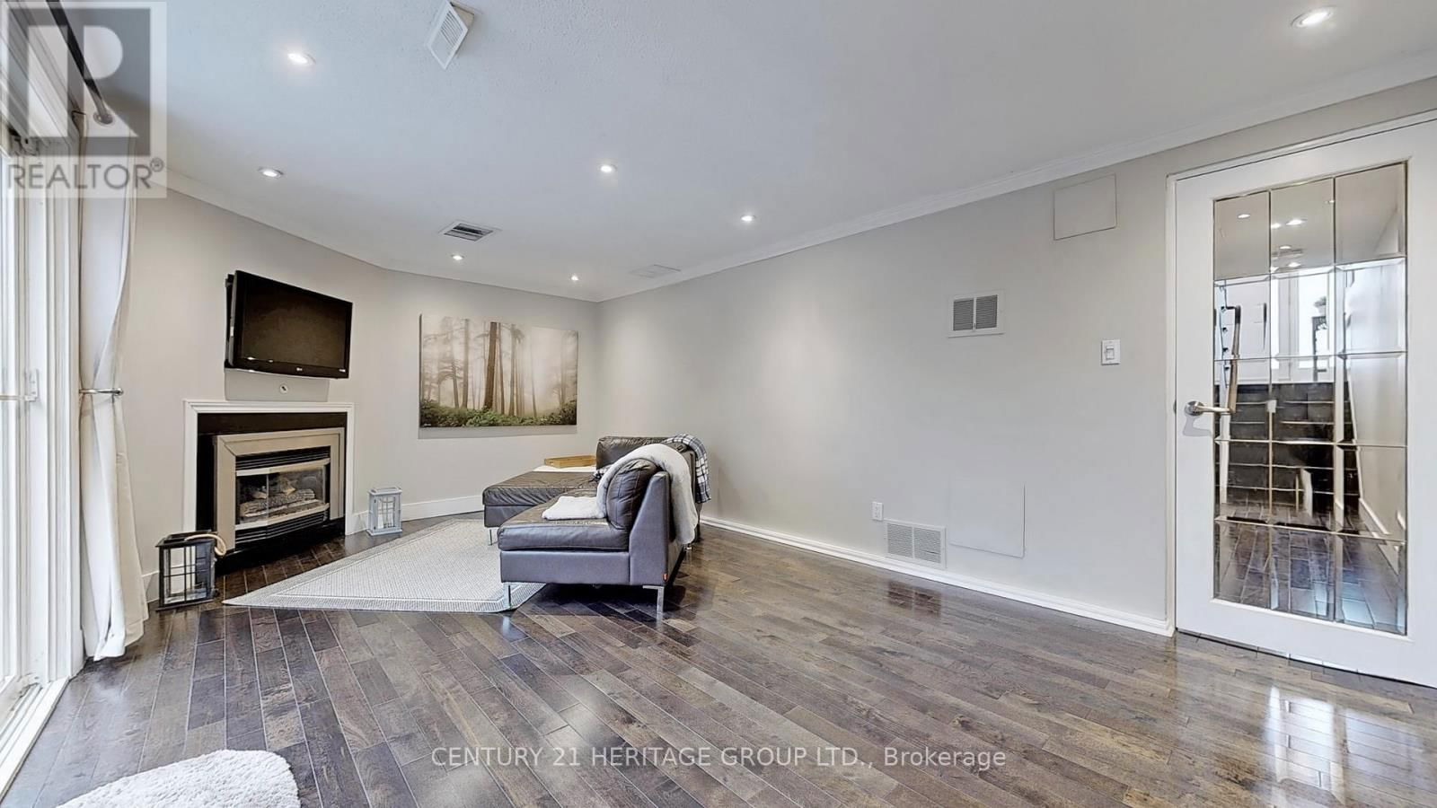 33 BRAMBLE WAY Image 39
