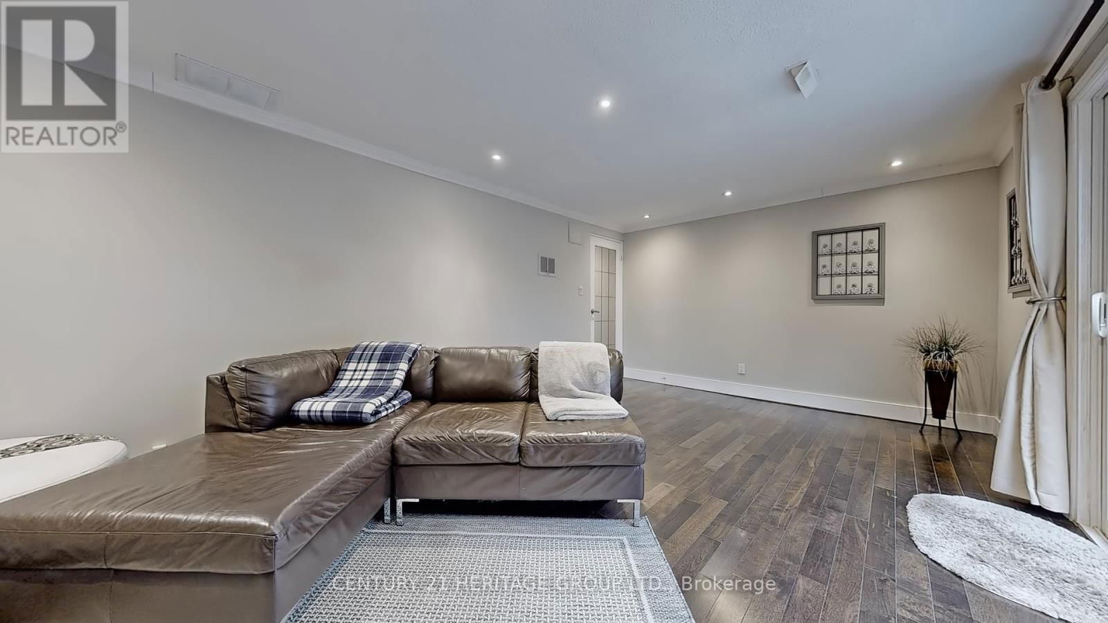 33 BRAMBLE WAY Image 41