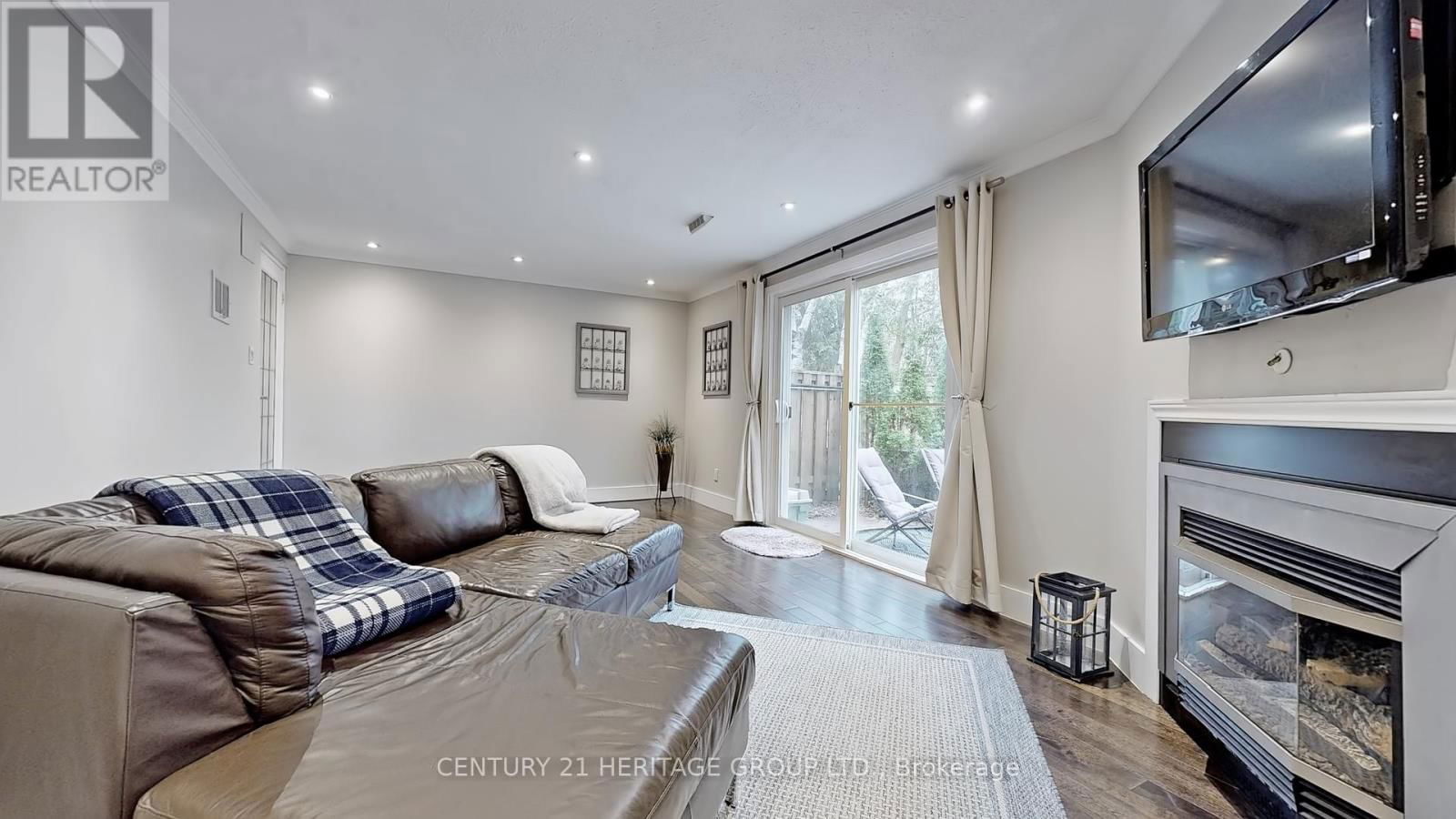 33 BRAMBLE WAY Image 42