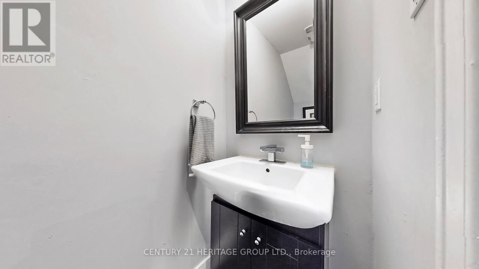 33 BRAMBLE WAY Image 43