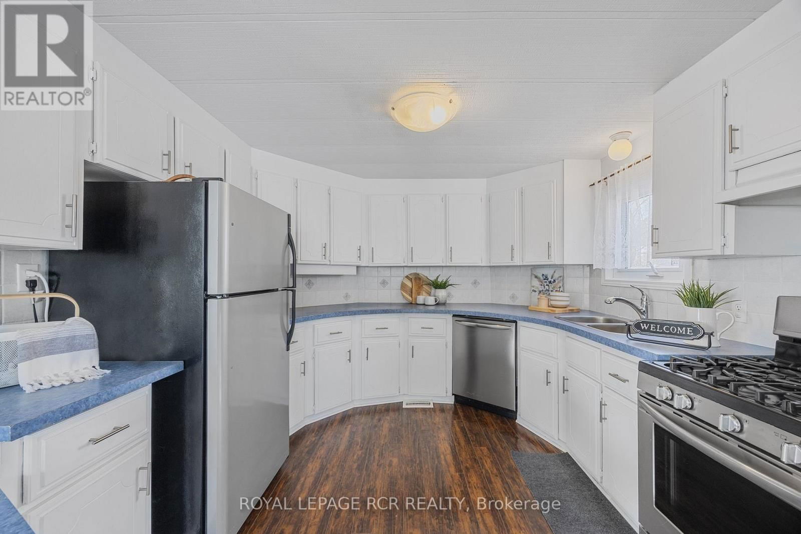 4 LINDEN LANE Image 16