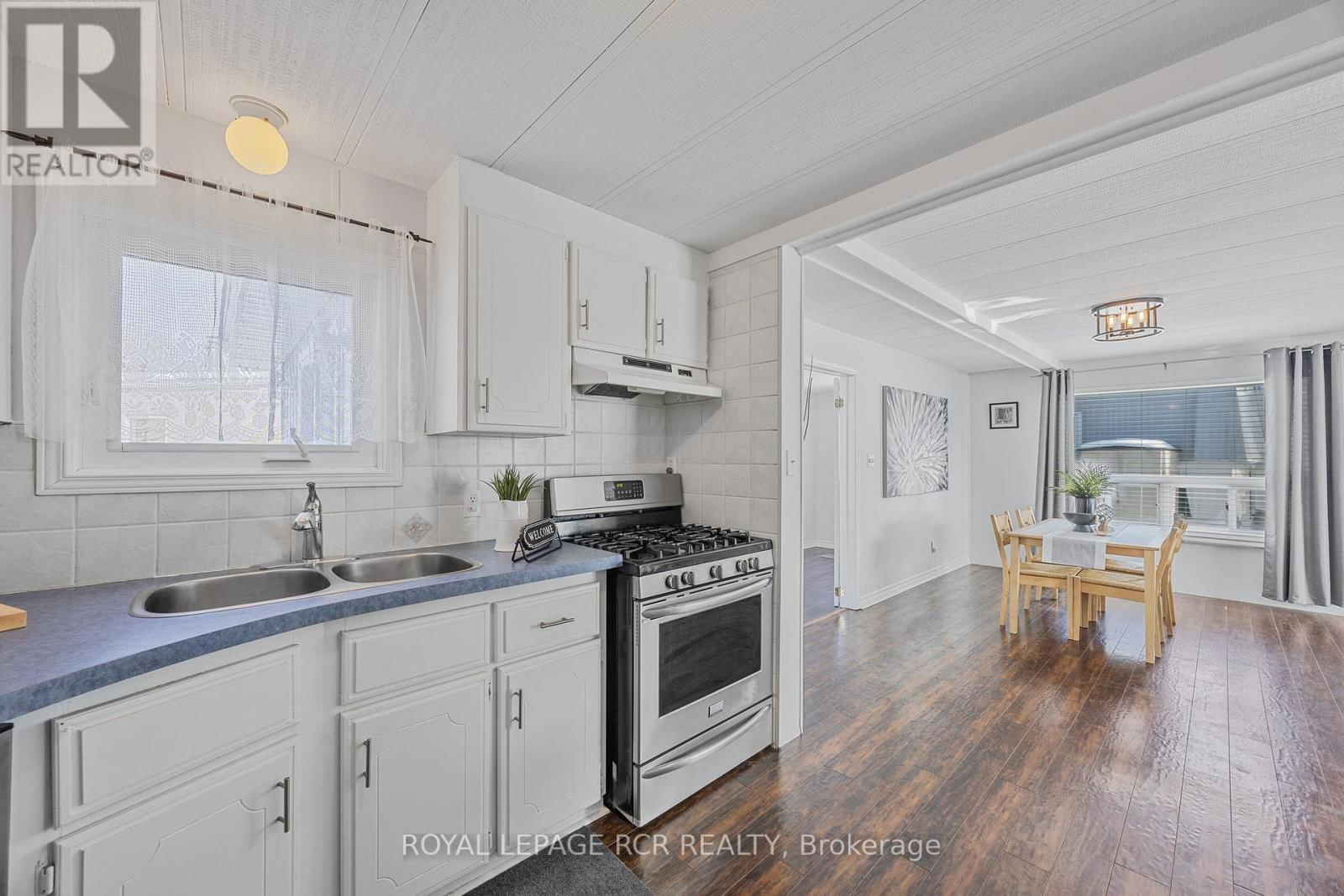 4 LINDEN LANE Image 18