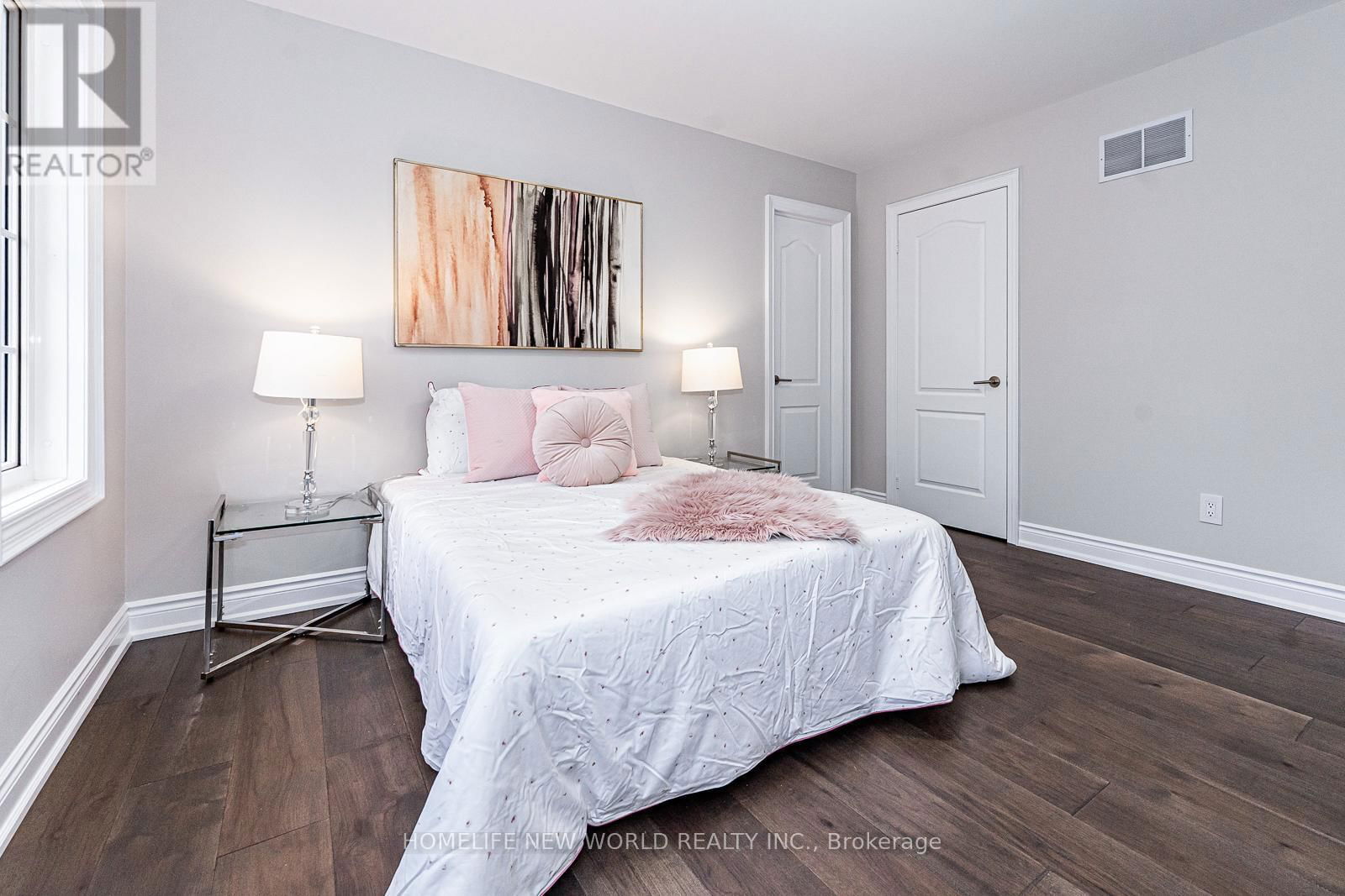 11 FORTUNE CRESCENT Image 25